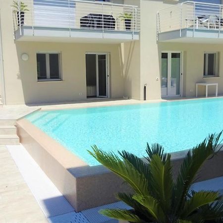 Holiday House Al Porto View Lake Peschiera del Garda Ngoại thất bức ảnh